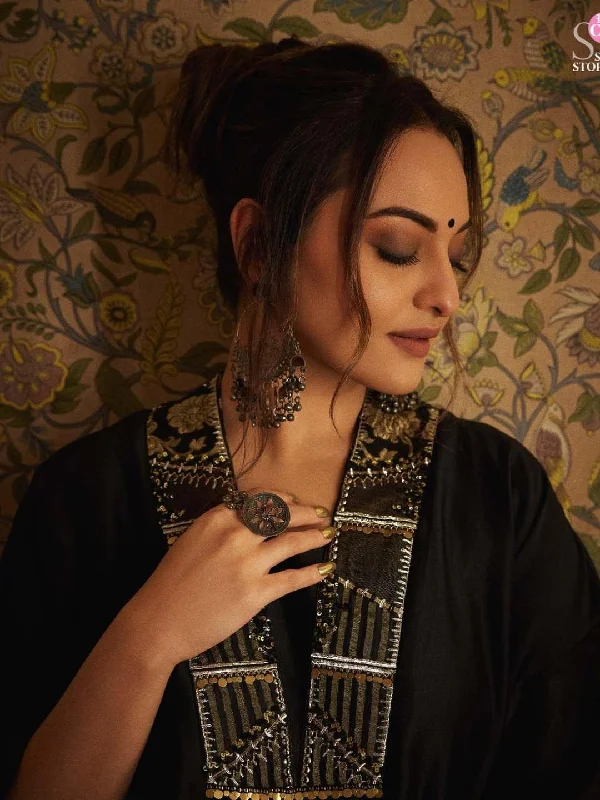 Stylish hoop earrings with diamond accents for an elegant and sparkling effect-Sonakshi Sinha In Oxidised Heart Chakra Ring